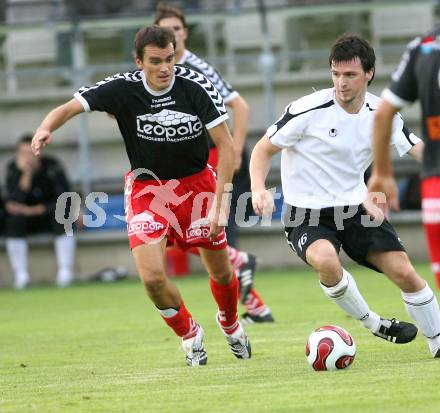 Fussball Rgionalliga. Feldkirchen gegen Bleiburg. Robert Micheu (Feldkirchen), Wolfgang Pitschko (Bleiburg). Feldkirchen, am 24.8.2007.
Foto: Kuess
---
pressefotos, pressefotografie, kuess, qs, qspictures, sport, bild, bilder, bilddatenbank