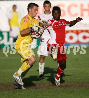 Fussball. Red Zac. FC Kaernten gegen FK Austria Magna Amateure. Makanda Mpaka (FCK), Bartolomej Kuru (Austria Amateure). Klagenfurt, am 25.8.2007.
Foto: Kuess
---
pressefotos, pressefotografie, kuess, qs, qspictures, sport, bild, bilder, bilddatenbank