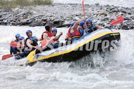 Eishockey. Teambuilding KAC. Rafting. Ainet, am 26.8.2007.
Foto: Kuess
---
pressefotos, pressefotografie, kuess, qs, qspictures, sport, bild, bilder, bilddatenbank