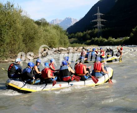 Eishockey. Teambuilding KAC. Rafting. Ainet, am 26.8.2007.
Foto: Kuess
---
pressefotos, pressefotografie, kuess, qs, qspictures, sport, bild, bilder, bilddatenbank