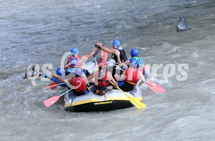 Eishockey. Teambuilding KAC. Rafting. Ainet, am 26.8.2007.
Foto: Kuess
---
pressefotos, pressefotografie, kuess, qs, qspictures, sport, bild, bilder, bilddatenbank