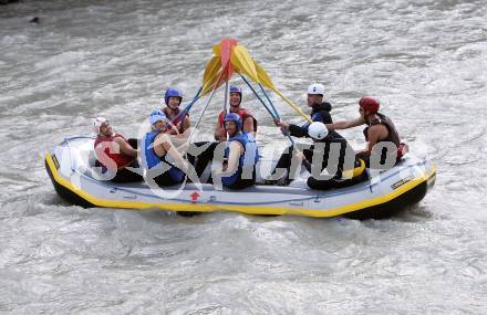 Eishockey. Teambuilding KAC. Rafting. Ainet, am 26.8.2007.
Foto: Kuess
---
pressefotos, pressefotografie, kuess, qs, qspictures, sport, bild, bilder, bilddatenbank