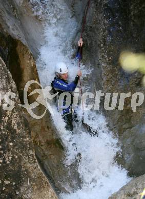 Eishockey. Teambuilding KAC. Canyoning. Ainet, am 26.8.2007.
Foto: Kuess
---
pressefotos, pressefotografie, kuess, qs, qspictures, sport, bild, bilder, bilddatenbank