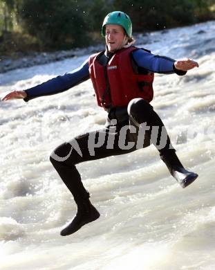 Eishockey. Teambuilding KAC. Rafting. Christian Ban. Ainet, am 26.8.2007.
Foto: Kuess
---
pressefotos, pressefotografie, kuess, qs, qspictures, sport, bild, bilder, bilddatenbank