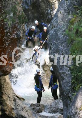 Eishockey. Teambuilding KAC. Canyoning. Ainet, am 26.8.2007.
Foto: Kuess
---
pressefotos, pressefotografie, kuess, qs, qspictures, sport, bild, bilder, bilddatenbank