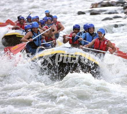 Eishockey. Teambuilding KAC. Rafting. Ainet, am 26.8.2007.
Foto: Kuess
---
pressefotos, pressefotografie, kuess, qs, qspictures, sport, bild, bilder, bilddatenbank