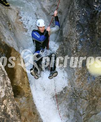 Eishockey. Teambuilding KAC. Canyoning. Ainet, am 26.8.2007.
Foto: Kuess
---
pressefotos, pressefotografie, kuess, qs, qspictures, sport, bild, bilder, bilddatenbank