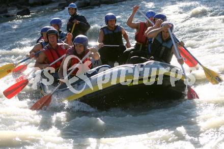 Eishockey. Teambuilding KAC. Rafting. Ainet, am 26.8.2007.
Foto: Kuess
---
pressefotos, pressefotografie, kuess, qs, qspictures, sport, bild, bilder, bilddatenbank