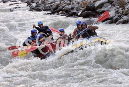 Eishockey. Teambuilding KAC. Rafting. Ainet, am 26.8.2007.
Foto: Kuess
---
pressefotos, pressefotografie, kuess, qs, qspictures, sport, bild, bilder, bilddatenbank