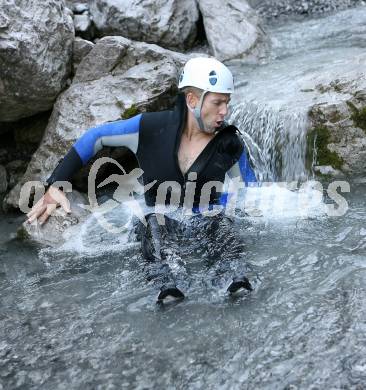 Eishockey. Teambuilding KAC. Canyoning. Ainet, am 26.8.2007.
Foto: Kuess
---
pressefotos, pressefotografie, kuess, qs, qspictures, sport, bild, bilder, bilddatenbank