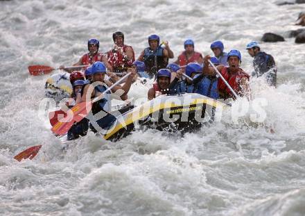 Eishockey. Teambuilding KAC. Rafting. Ainet, am 26.8.2007.
Foto: Kuess
---
pressefotos, pressefotografie, kuess, qs, qspictures, sport, bild, bilder, bilddatenbank