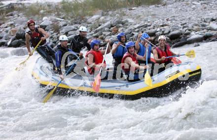 Eishockey. Teambuilding KAC. Rafting. Ainet, am 26.8.2007.
Foto: Kuess
---
pressefotos, pressefotografie, kuess, qs, qspictures, sport, bild, bilder, bilddatenbank