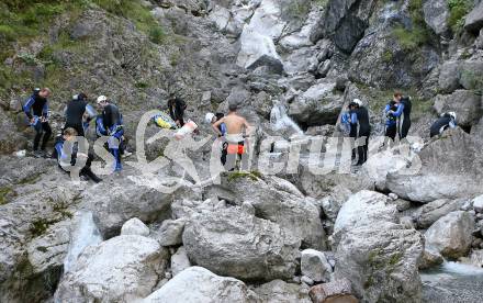 Eishockey. Teambuilding KAC. Canyoning. Ainet, am 26.8.2007.
Foto: Kuess
---
pressefotos, pressefotografie, kuess, qs, qspictures, sport, bild, bilder, bilddatenbank