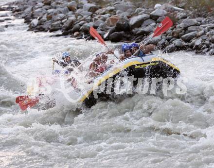 Eishockey. Teambuilding KAC. Rafting. Ainet, am 26.8.2007.
Foto: Kuess
---
pressefotos, pressefotografie, kuess, qs, qspictures, sport, bild, bilder, bilddatenbank