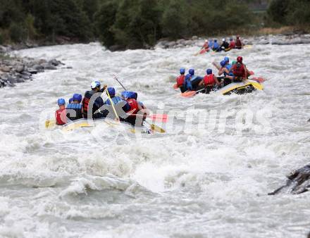 Eishockey. Teambuilding KAC. Rafting. Ainet, am 26.8.2007.
Foto: Kuess
---
pressefotos, pressefotografie, kuess, qs, qspictures, sport, bild, bilder, bilddatenbank