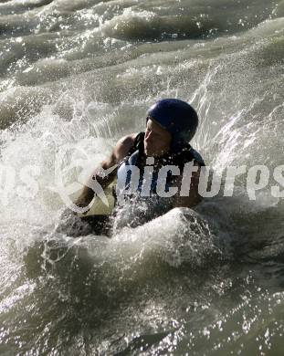 Eishockey. Teambuilding KAC. Rafting. Furey Kirk. Ainet, am 26.8.2007.
Foto: Kuess
---
pressefotos, pressefotografie, kuess, qs, qspictures, sport, bild, bilder, bilddatenbank