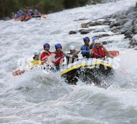 Eishockey. Teambuilding KAC. Rafting. Ainet, am 26.8.2007.
Foto: Kuess
---
pressefotos, pressefotografie, kuess, qs, qspictures, sport, bild, bilder, bilddatenbank