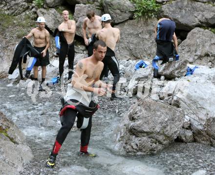 Eishockey. Teambuilding KAC. Canyoning. Ainet, am 26.8.2007.
Foto: Kuess
---
pressefotos, pressefotografie, kuess, qs, qspictures, sport, bild, bilder, bilddatenbank