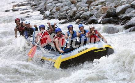 Eishockey. Teambuilding KAC. Rafting. Ainet, am 26.8.2007.
Foto: Kuess
---
pressefotos, pressefotografie, kuess, qs, qspictures, sport, bild, bilder, bilddatenbank