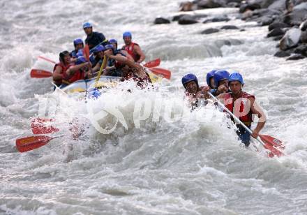 Eishockey. Teambuilding KAC. Rafting. Ainet, am 26.8.2007.
Foto: Kuess
---
pressefotos, pressefotografie, kuess, qs, qspictures, sport, bild, bilder, bilddatenbank