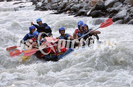 Eishockey. Teambuilding KAC. Rafting. Ainet, am 26.8.2007.
Foto: Kuess
---
pressefotos, pressefotografie, kuess, qs, qspictures, sport, bild, bilder, bilddatenbank