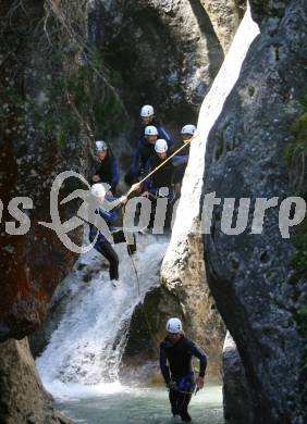 Eishockey. Teambuilding KAC. Canyoning. Ainet, am 26.8.2007.
Foto: Kuess
---
pressefotos, pressefotografie, kuess, qs, qspictures, sport, bild, bilder, bilddatenbank