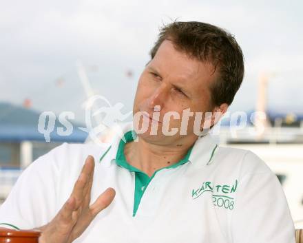 Fussball. Euro 2008. Joerg Schretter. Euro 2008 Koordinator. Klagenfurt, am 18.8.2007.
Foto: Kuess
---
pressefotos, pressefotografie, kuess, qs, qspictures, sport, bild, bilder, bilddatenbank