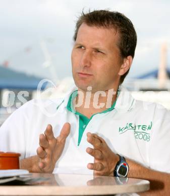 Fussball. Euro 2008. Joerg Schretter. Euro 2008 Koordinator. Klagenfurt, am 18.8.2007.
Foto: Kuess
---
pressefotos, pressefotografie, kuess, qs, qspictures, sport, bild, bilder, bilddatenbank