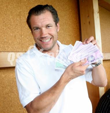 Euro 2008. Armin Assinger. Klagenfurt, am 5.7.2007.
Foto: Kuess
---
pressefotos, pressefotografie, kuess, qs, qspictures, sport, bild, bilder, bilddatenbank