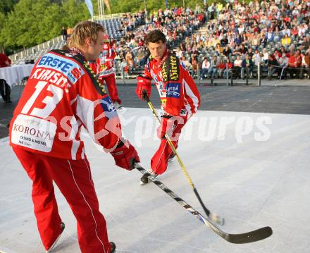 Eishockey. Mannschaftspraesentation KAC. Reichel, Kirisits. Klagenfurt, am 31.8.2007.
Foto: Kuess
---
pressefotos, pressefotografie, kuess, qs, qspictures, sport, bild, bilder, bilddatenbank