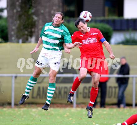 Fussball Kaerntner Liga. Landskron gegen Lendorf. Martin Slunka (Landskron), Peter Zagler (Lendorf). Landskron, am 1.9.2007.
Foto: Kuess 
---
pressefotos, pressefotografie, kuess, qs, qspictures, sport, bild, bilder, bilddatenbank