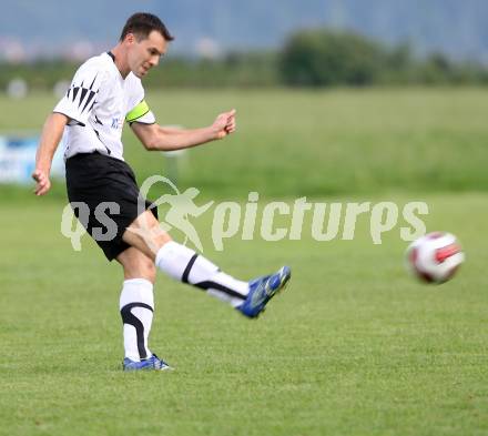 Fussball Unterliga West. Treffen gegen Dellach/Gail. Reinhard Koestl (Dellach). Treffen, am 1.9.2007.
Foto: Kuess 
---
pressefotos, pressefotografie, kuess, qs, qspictures, sport, bild, bilder, bilddatenbank