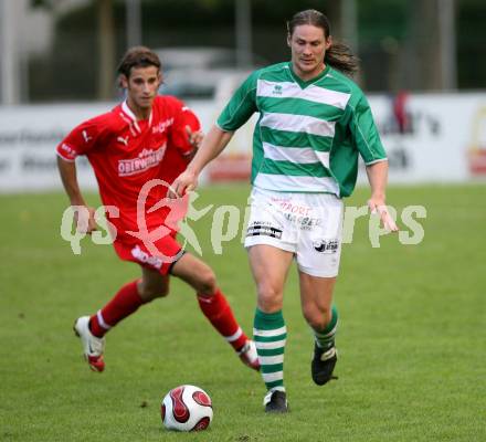 Fussball Kaerntner Liga. Landskron gegen Lendorf. Martin Slunka (Landskron), Markus Morgenstern (Lendorf). Landskron, am 1.9.2007.
Foto: Kuess 
---
pressefotos, pressefotografie, kuess, qs, qspictures, sport, bild, bilder, bilddatenbank