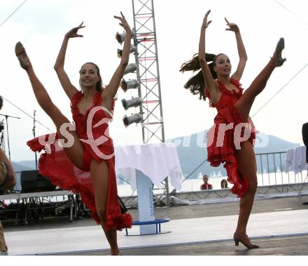 Eishockey. Mannschaftspraesentation KAC. Knoll Sisters. Klagenfurt, am 31.8.2007.

Foto: Kuess
---
pressefotos, pressefotografie, kuess, qs, qspictures, sport, bild, bilder, bilddatenbank