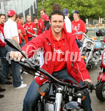 Eishockey. Mannschaftspraesentation KAC. Andrew Verner. Klagenfurt, am 31.8.2007.
Foto: Kuess
---
pressefotos, pressefotografie, kuess, qs, qspictures, sport, bild, bilder, bilddatenbank