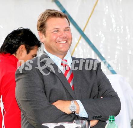 Eishockey. Mannschaftspraesentation KAC. Manager Tschernitz. Seebuehne. Klagenfurt, am 31.8.2007.
Foto: Kuess
---
pressefotos, pressefotografie, kuess, qs, qspictures, sport, bild, bilder, bilddatenbank