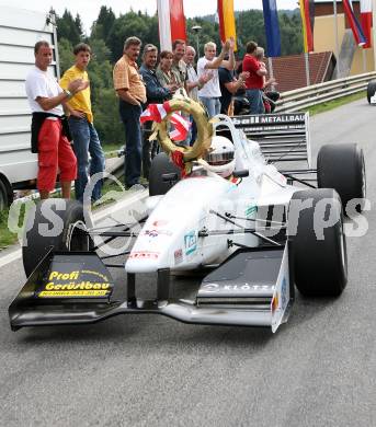 Motorsport. Mountain Race Simonhoehe. Bergrennen.  Hermann Waldy mit Siegerkranz. Simonhoehe, am 2.9.2007.
Foto: Kuess
---
pressefotos, pressefotografie, kuess, qs, qspictures, sport, bild, bilder, bilddatenbank