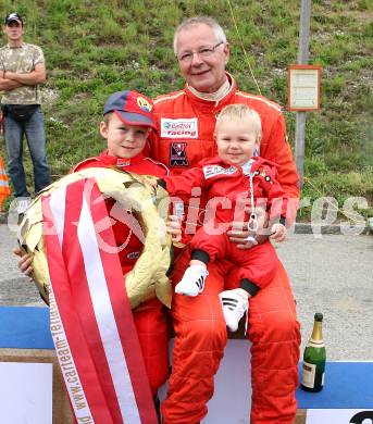 Motorsport. Mountain Race Simonhoehe. Bergrennen. Hermann Waldy (Oesterreich) mit den Enkel Thomas und Manuel. Simonhoehe, am 2.9.2007.
Foto: Kuess
---
pressefotos, pressefotografie, kuess, qs, qspictures, sport, bild, bilder, bilddatenbank