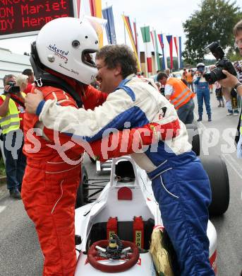 Motorsport. Mountain Race Simonhoehe. Bergrennen. Vladimir Stankovic gratuliert Hermann Waldy. Simonhoehe, am 2.9.2007.
Foto: Kuess
---
pressefotos, pressefotografie, kuess, qs, qspictures, sport, bild, bilder, bilddatenbank