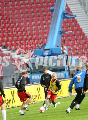 Fussball. Laenderspiel Oesterreich gegen Japan. Trainingslager Nationalteam Oesterreich. Abschlusstraining Stadion Klagenfurt. Klagenfurt, am 6.9.2007.
Foto: Kuess
---
pressefotos, pressefotografie, kuess, qs, qspictures, sport, bild, bilder, bilddatenbank