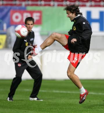 Fussball. Laenderspiel Oesterreich gegen Japan. Trainingslager Nationalteam Oesterreich. Abschlusstraining Stadion Klagenfurt. Martin Harnik, Joachim Standfest. Klagenfurt, am 6.9.2007.
Foto: Kuess
---
pressefotos, pressefotografie, kuess, qs, qspictures, sport, bild, bilder, bilddatenbank