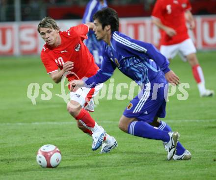 Fussball. Laenderspiel Oesterreich gegen Japan. Christoph Leitgeb (Oesterreich), Akira Kaji (Japan). Klagenfurt, am 7.9.2007.
Foto: Kuess
---
pressefotos, pressefotografie, kuess, qs, qspictures, sport, bild, bilder, bilddatenbank