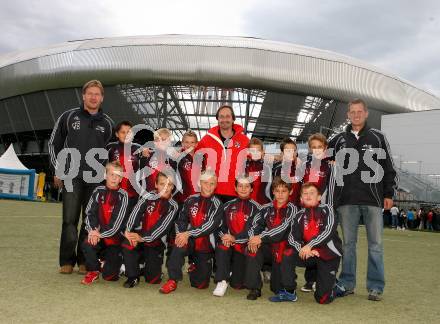 Fussball. Laenderspiel Oesterreich gegen Japan. Nachwuchskicker mit Sportlandesrat Wolfgang Schantl. Klagenfurt, am 7.9.2007.
Foto: Kuess
---
pressefotos, pressefotografie, kuess, qs, qspictures, sport, bild, bilder, bilddatenbank