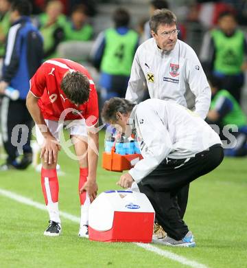 Fussball. Laenderspiel Oesterreich gegen Japan. Martin Harnik (Oesterreich) wird verarztet. Klagenfurt, am 7.9.2007.
Foto: Kuess
---
pressefotos, pressefotografie, kuess, qs, qspictures, sport, bild, bilder, bilddatenbank