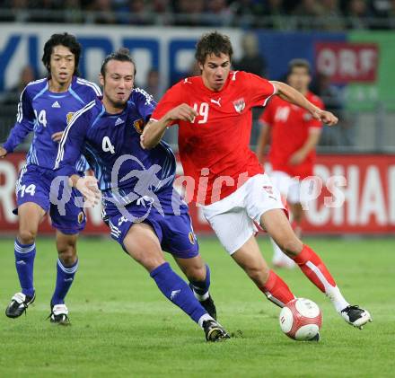 Fussball. Laenderspiel Oesterreich gegen Japan. Martin Harnik (Oesterreich), Markus Tulio Tanaka (Japan).  Klagenfurt, am 7.9.2007.
Foto: Kuess
---
pressefotos, pressefotografie, kuess, qs, qspictures, sport, bild, bilder, bilddatenbank