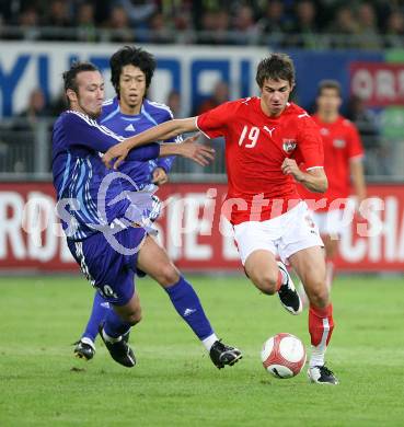 Fussball. Laenderspiel Oesterreich gegen Japan. Martin Harnik (Oesterreich), Markus Tulio Tanaka (Japan).  Klagenfurt, am 7.9.2007.
Foto: Kuess
---
pressefotos, pressefotografie, kuess, qs, qspictures, sport, bild, bilder, bilddatenbank