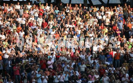 Fussball Bundesliga. SK Austria Kelag Kaernten gegen FK Austria Magna. Begeisterte Fans. Klagenfurt, am 15.9.2007.
Foto: Kuess
---
pressefotos, pressefotografie, kuess, qs, qspictures, sport, bild, bilder, bilddatenbank