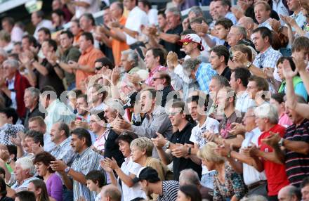 Fussball Bundesliga. SK Austria Kelag Kaernten gegen FK Austria Magna. Begeisterte Fans. Klagenfurt, am 15.9.2007.
Foto: Kuess
---
pressefotos, pressefotografie, kuess, qs, qspictures, sport, bild, bilder, bilddatenbank