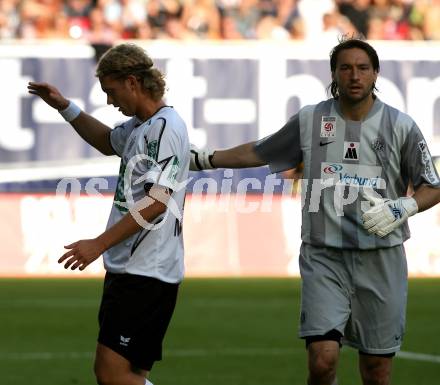 Fussball Bundesliga. SK Austria Kelag Kaernten gegen FK Austria Magna. Lukas Moessner (Austria Kaernten), Szabolcs Safar (Austria Magna). Klagenfurt, am 15.9.2007.
Foto: Kuess
---
pressefotos, pressefotografie, kuess, qs, qspictures, sport, bild, bilder, bilddatenbank