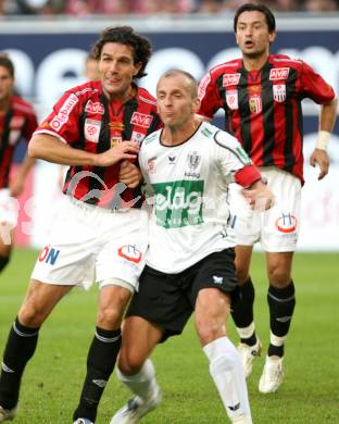 Fussball Bundesliga. SK Austria Kaernten gegen LASK Linz. Adam Ledwon (Kaernten), Michael Baur, Almedin Hota (LASK). Hypo Group Arena. Klagenfurt, am 22.9.2007.
Foto: Kuess 
---
pressefotos, pressefotografie, kuess, qs, qspictures, sport, bild, bilder, bilddatenbank